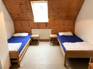 2-Bett Zimmer im deutschen Kinder und Jugendfreizeitheims Lehringen
