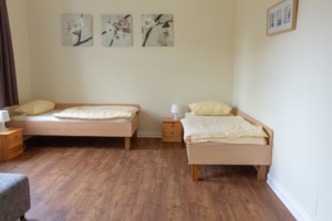Schlafzimmer im barrierefreien Gruppenhaus Ostseehof für behinderte Menschen