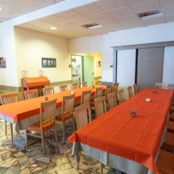 Großer Speisesaal im Hotel Capannina im Italien für große Handicap-Gruppen.