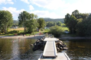 Badesteg am norwegischen Freizeitheim Gulsrud Leirsted direkt am See für Kinderfreizeiten