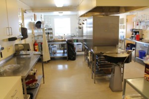 Profi-Küche im norwegischen Freizeitheim Gautestad Misjonssenter am See für Kinderfreizeiten