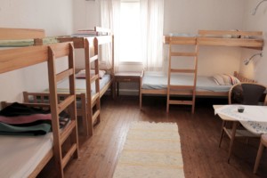 Ein Zimmer im Gruppenhaus Broddetorp in Schweden.