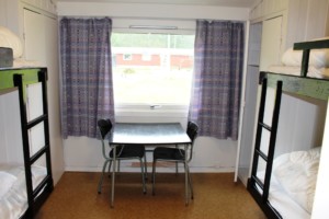 4-Bett-Zimmer im norwegischen Freizeitheim Vatnar Leirsted für Jugendfreizeiten