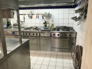 Der Küchenbereich im deutschen Gruppenhaus Heliand.