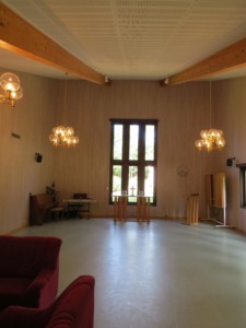 Kirchsaal im Freizeithaus Bovik Lägergård in Schweden.
