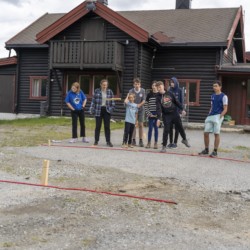 Haus Hallingdal mit großem Außengelände für aktive Jugendgruppen.